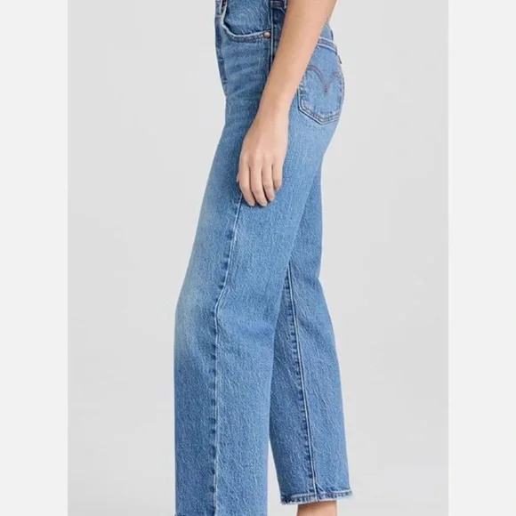 Levi's Women's Classic Blue Cropped Jeans - Picture 3 of 7